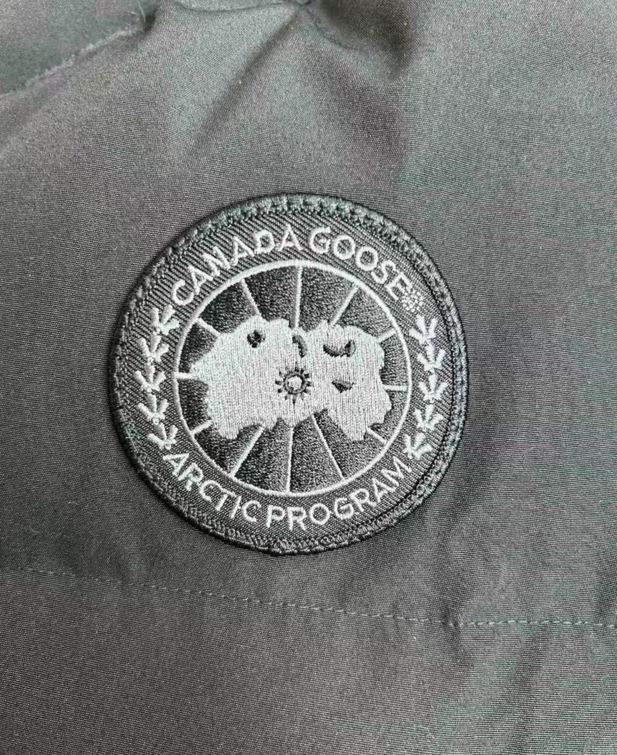 Canada Goose MacMillan Black Logo